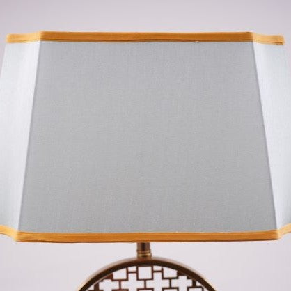 a rectangular lampshade aqua-colored fabric shade with delicate gold trim. Equipped with an E27 LED light, it emits a warm and sophisticated glow.